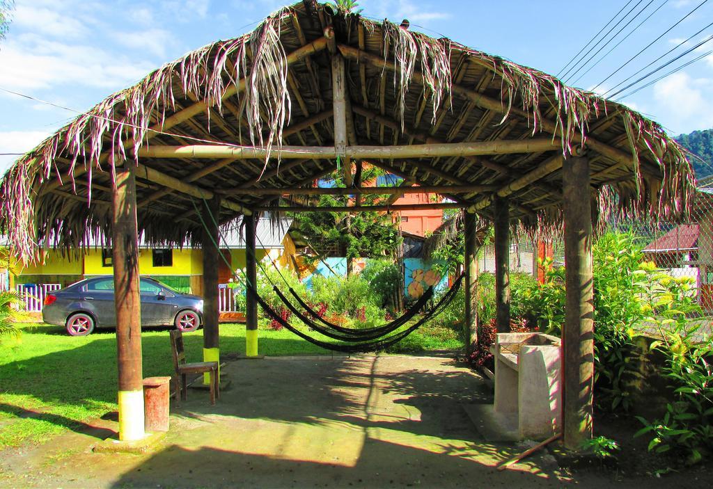 Hotel Hostal Henrry'S Mindo Exterior foto